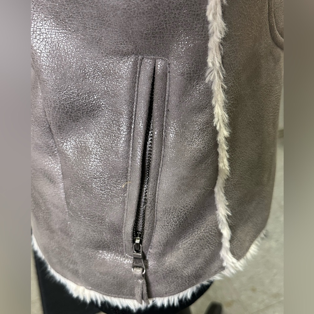 Guess faux fur lining vest - Picture 5 of 13